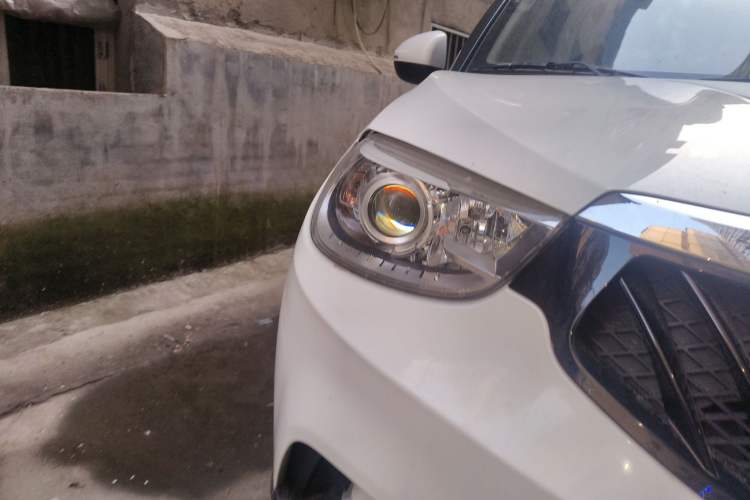 Used Brilliance V3 2016 1.5L Manual Elite Version Right Front Headlight