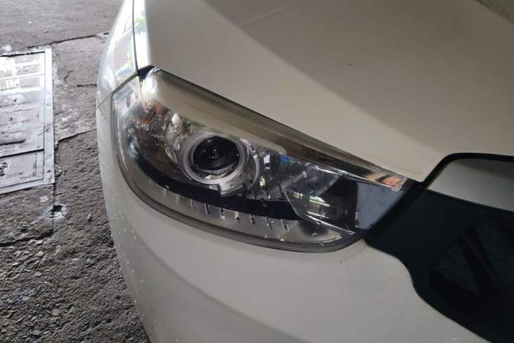 Used Brilliance V3 2016 1.5L Manual Comfort Model Right Front Headlight