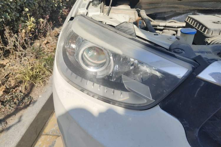 Used Brilliance V3 2016 1.5L Automatic Smart Version Right Front Headlight