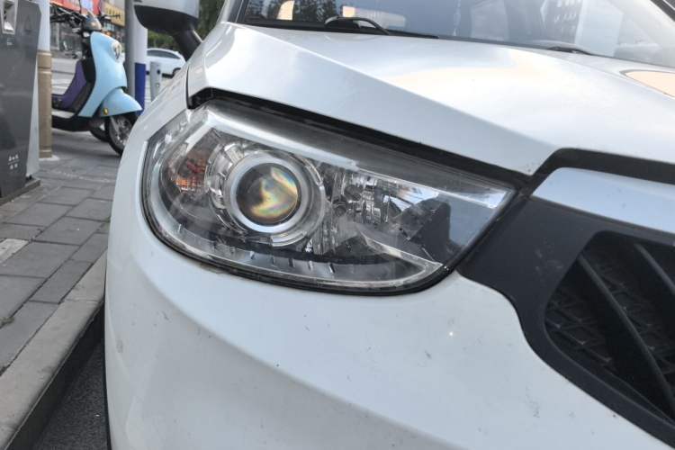 Used Brilliance V3 2016 1.5L Manual Comfort Model Right Front Headlight