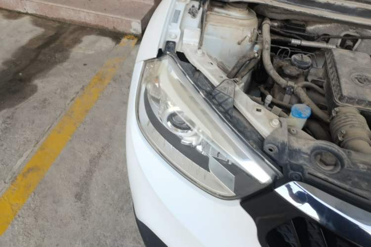 Used Brilliance V3 2016 1.5L Manual Comfort Model Right Front Headlight