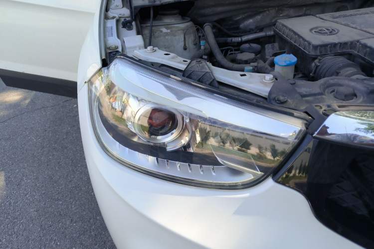 Used Brilliance V3 2016 1.5L Manual Comfort Model Right Front Headlight