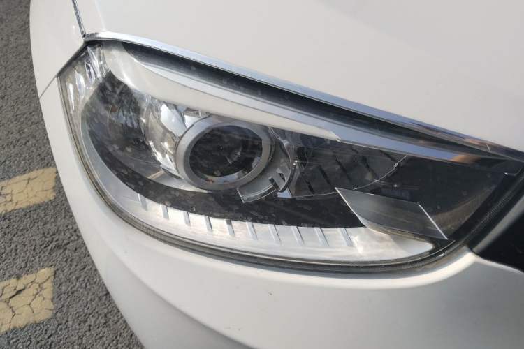 Used Brilliance V3 2016 1.5L Automatic Comfort Model Right Front Headlight