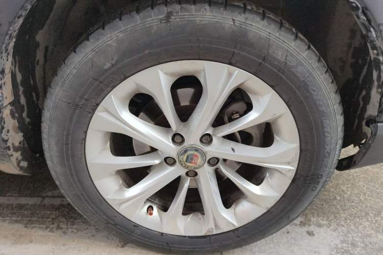 Used Brilliance V3 2016 1.5L Manual Elite Version Right Front Wheel Hub
