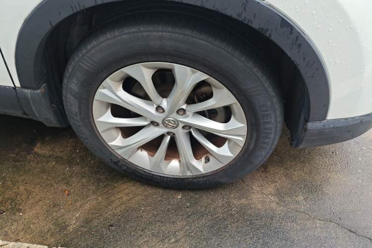 Used Brilliance V3 2016 1.5L Manual Smart Version Right Front Wheel Hub