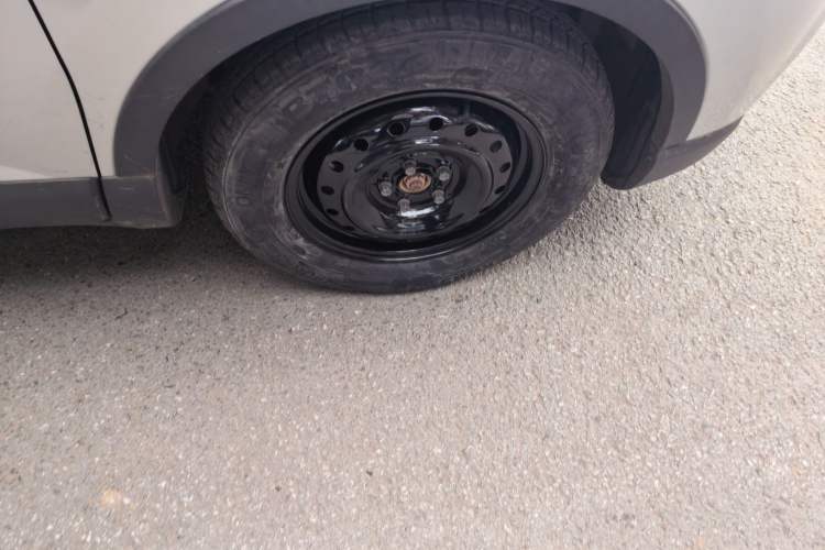 Used Brilliance V3 2016 1.5L Automatic Comfort Model Right Front Wheel Hub