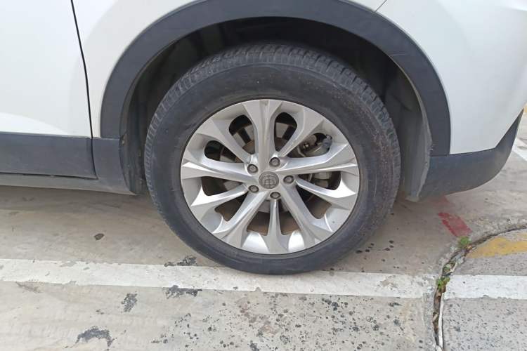 Used Brilliance V3 2016 1.5L Manual Smart Version Right Front Wheel Hub