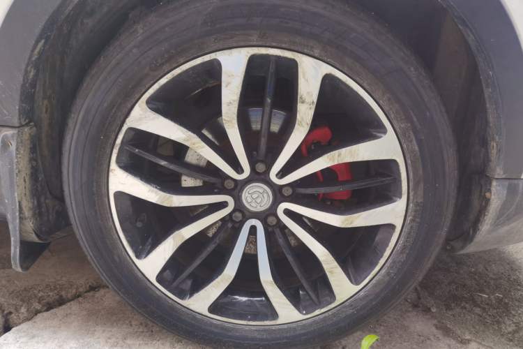 Used Brilliance V3 2016 1.5T Automatic Flagship Model Right Front Wheel Hub