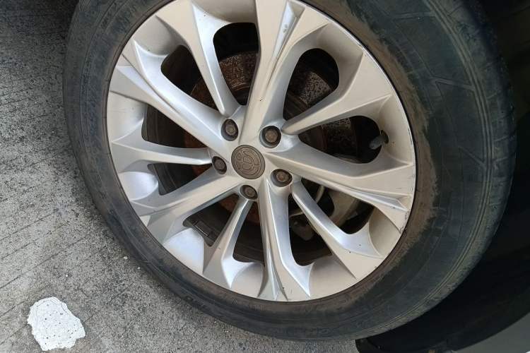 Used Brilliance V3 2016 1.5L Manual Comfort Model Right Front Wheel Hub