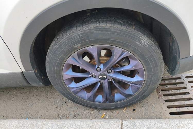 Used Brilliance V3 2016 1.5L Automatic Smart Version Right Front Wheel Hub