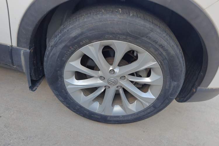 Used Brilliance V3 2016 1.5L Manual Smart Version Right Front Wheel Hub