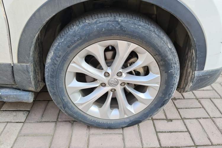 Used Brilliance V3 2016 1.5L Automatic Comfort Model Right Front Wheel Hub
