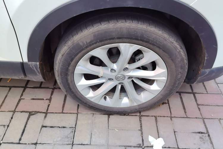 Used Brilliance V3 2016 1.5L Manual Smart Version Right Front Wheel Hub