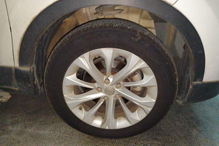Used Brilliance V3 2016 1.5L Manual Smart Version Right Front Wheel Hub