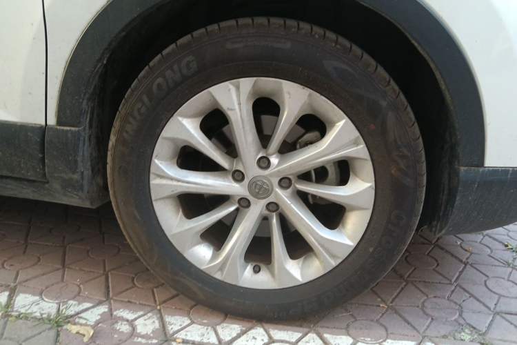 Used Brilliance V3 2016 1.5L Automatic Comfort Model Right Front Wheel Hub