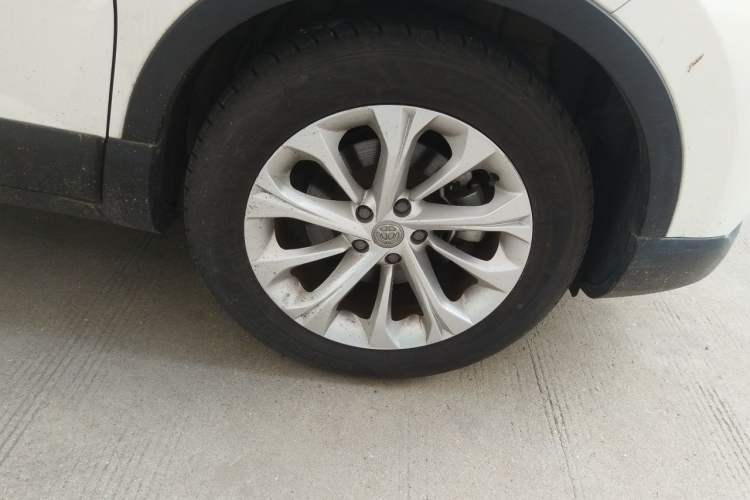 Used Brilliance V3 2016 1.5L Automatic Smart Version Right Front Wheel Hub