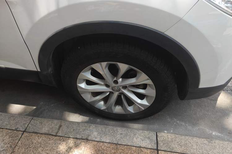 Used Brilliance V3 2016 1.5L Manual Comfort Model Right Front Wheel Hub