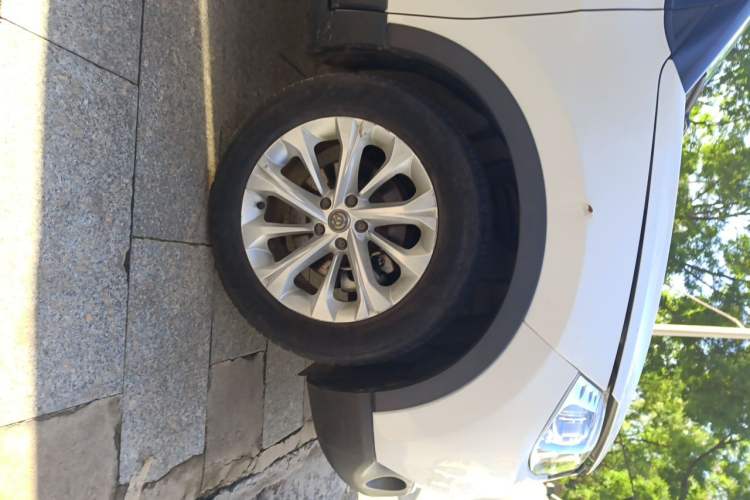 Used Brilliance V3 2016 1.5L Automatic Smart Version Right Front Wheel Hub