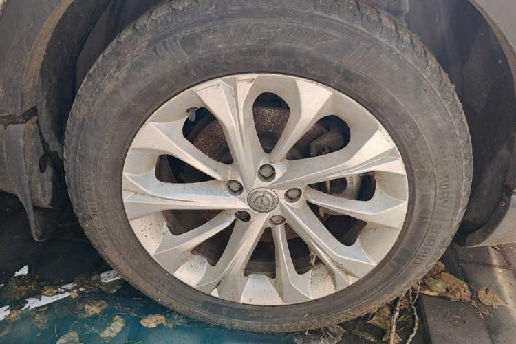 Used Brilliance V3 2016 1.5L Automatic Smart Version Right Front Wheel Hub