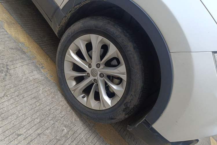 Used Brilliance V3 2016 1.5L Automatic Comfort Model Right Front Wheel Hub