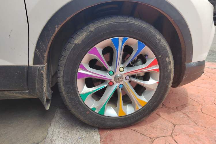 Used Brilliance V3 2016 1.5L Manual Comfort Model Right Front Wheel Hub