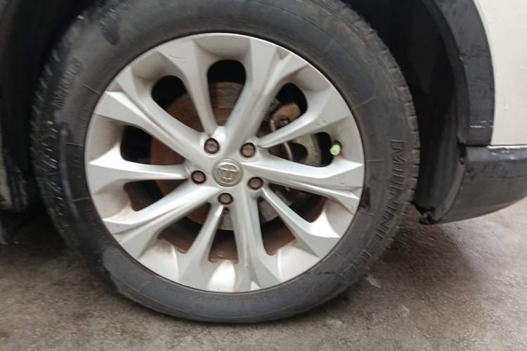Used Brilliance V3 2016 1.5L Manual Comfort Model Right Front Wheel Hub