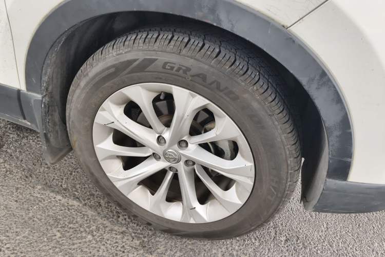 Used Brilliance V3 2016 1.5L Manual Smart Version Right Front Wheel Hub
