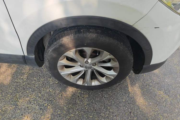 Used Brilliance V3 2016 1.5L Manual Comfort Model Right Front Wheel Hub