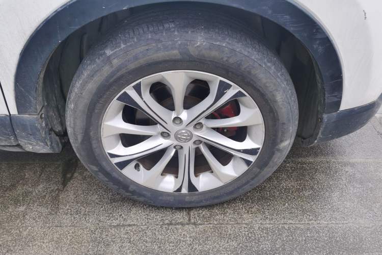 Used Brilliance V3 2016 1.5L Manual Smart Version Right Front Wheel Hub