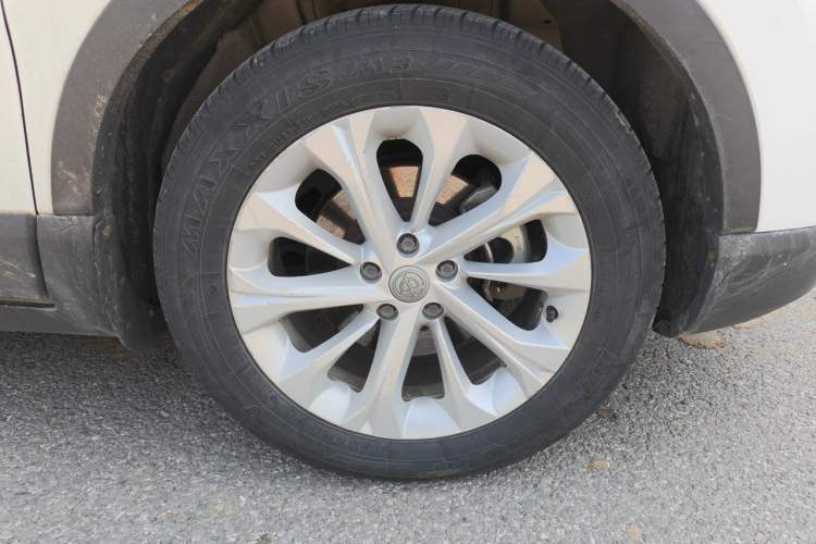 Used Brilliance V3 2016 1.5L Manual Smart Version Right Front Wheel Hub