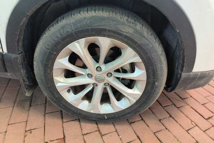 Used Brilliance V3 2016 1.5L Manual Smart Version Right Front Wheel Hub