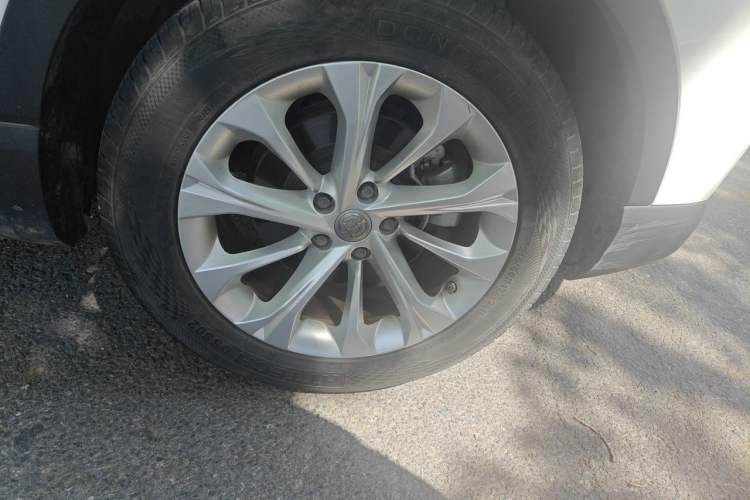 Used Brilliance V3 2016 1.5L Manual Smart Version Right Front Wheel Hub