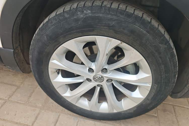 Used Brilliance V3 2016 1.5L Manual Smart Version Right Front Wheel Hub