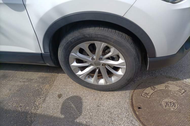 Used Brilliance V3 2016 1.5L Manual Elite Version Right Front Wheel Hub