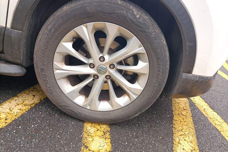 Used Brilliance V3 2016 1.5L Manual Comfort Model Right Front Wheel Hub