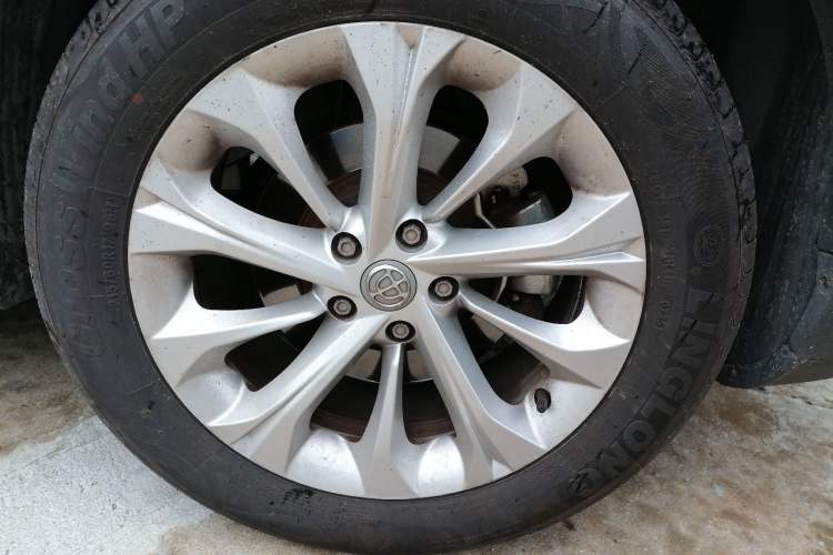 Used Brilliance V3 2016 1.5L Automatic Comfort Model Right Front Wheel Hub
