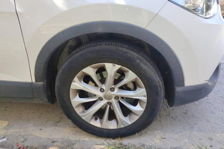 Used Brilliance V3 2016 1.5L Manual Comfort Model Right Front Wheel Hub