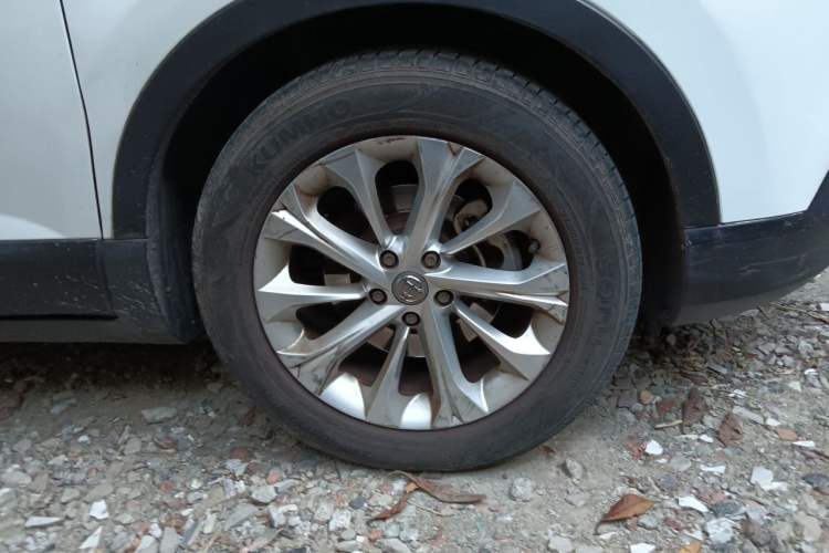 Used Brilliance V3 2016 1.5L Manual Smart Version Right Front Wheel Hub