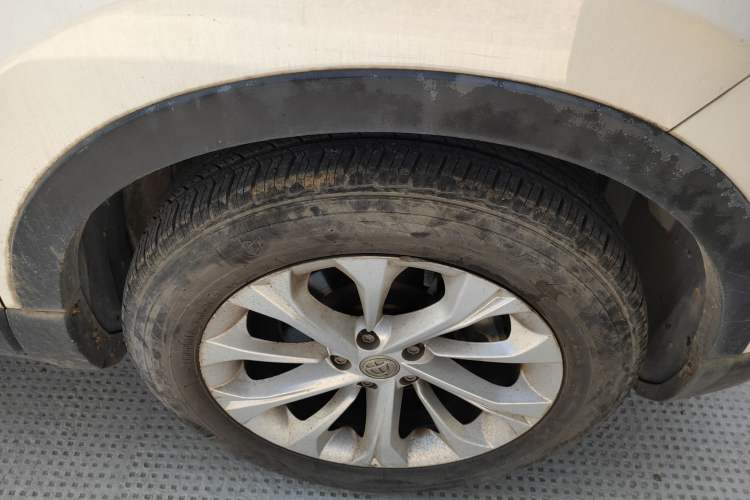 Used Brilliance V3 2016 1.5L Manual Smart Version Right Front Wheel Hub
