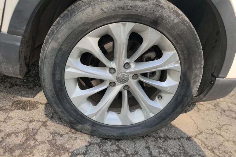 Used Brilliance V3 2016 1.5L Manual Comfort Model Right Front Wheel Hub