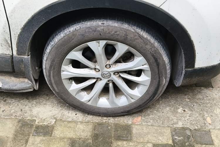 Used Brilliance V3 2016 1.5L Manual Smart Version Right Front Wheel Hub