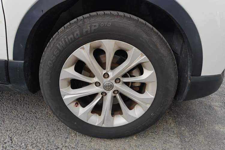 Used Brilliance V3 2016 1.5L Automatic Comfort Model Right Front Wheel Hub