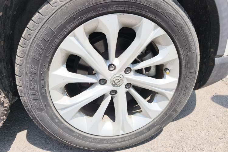 Used Brilliance V3 2016 1.5L Manual Smart Version Right Front Wheel Hub