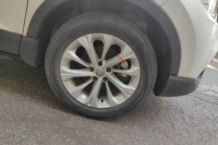 Used Brilliance V3 2016 1.5L Manual Comfort Model Right Front Wheel Hub