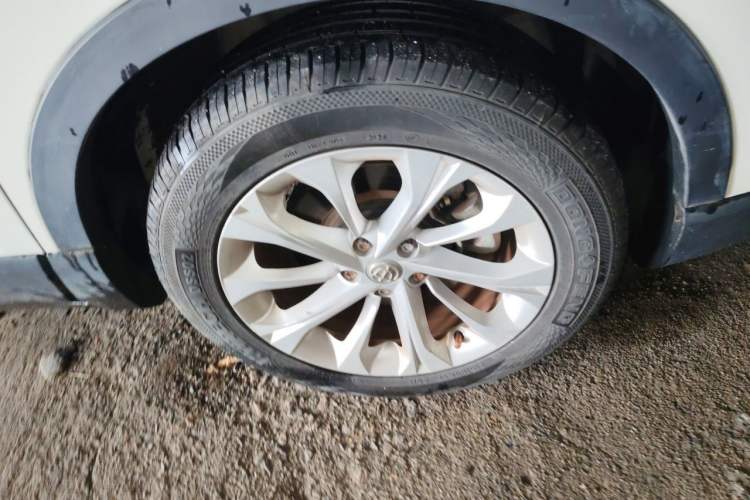 Used Brilliance V3 2016 1.5L Manual Comfort Model Right Front Wheel Hub