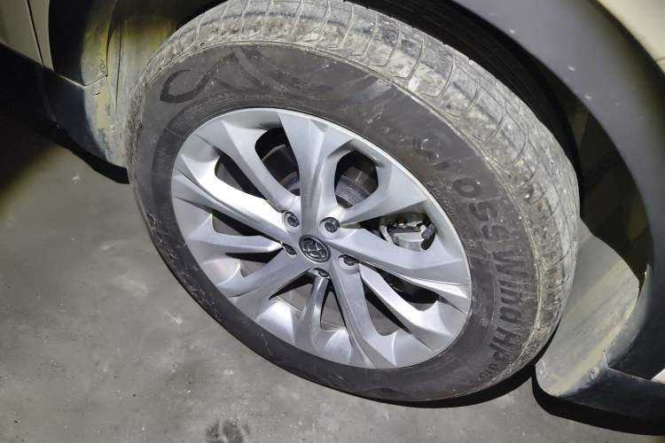 Used Brilliance V3 2016 1.5L Manual Comfort Model Right Front Wheel Hub