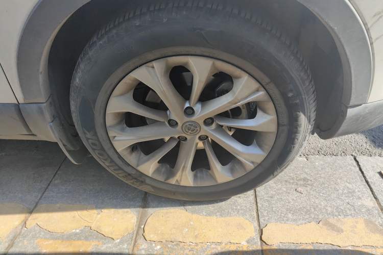 Used Brilliance V3 2016 1.5L Automatic Smart Version Right Front Wheel Hub