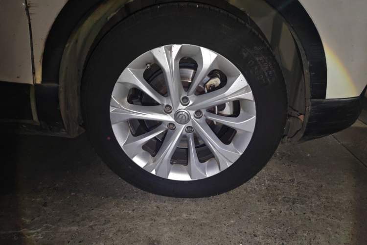 Used Brilliance V3 2016 1.5L Manual Smart Version Right Front Wheel Hub