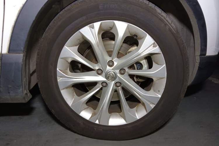 Used Brilliance V3 2016 1.5L Manual Smart Version Right Front Wheel Hub