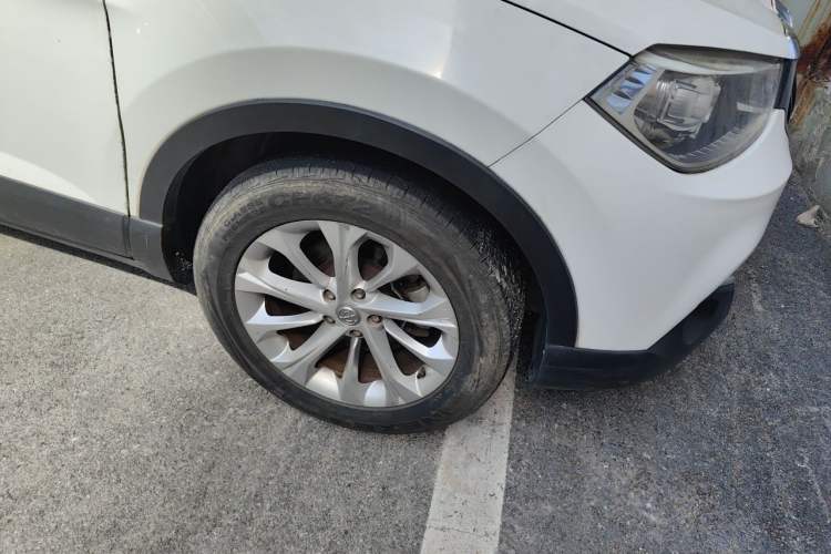 Used Brilliance V3 2016 1.5L Automatic Smart Version Right Front Wheel Hub